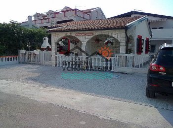 Přízemní domek 70 metrů od moře