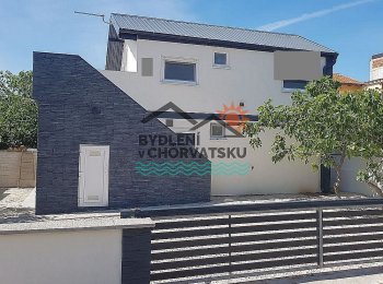 Krásný dům s dvěma apartmány u pláže 