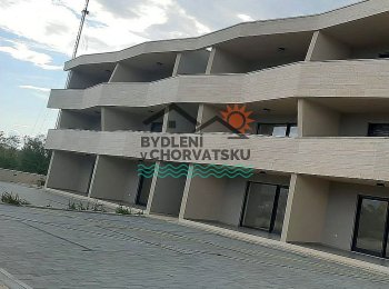 Byty v novostavbě u moře v Ninu