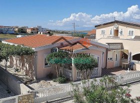 Domek s 2 apartmány a garáží přímo na pláži
