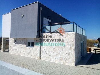 Novostavba s bazénem v obci Privlaka