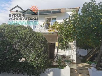 Dům s pěti apartmány 150 metrů od moře