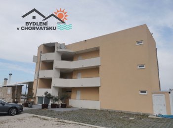 Hotel v první řadě od moře v Ninu