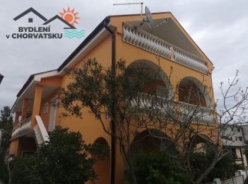 Dům v borovém háji s dvěma apartmány a garáží