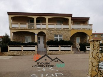 Dům se 6 apartmány v první řadě od pláže