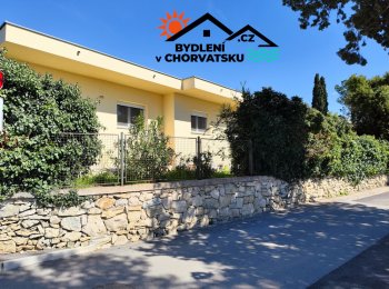 Vila k dostavbě v 1.řadě od moře