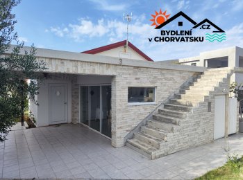 Domek s možností přístavby kousek od pláže