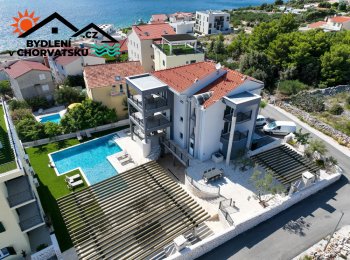 Velké apartmány s bazénem u moře