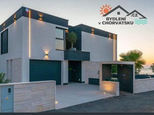 Luxusní vila s bazénem a pozemkem na pláži