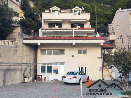 Apartmánový dům s garáží v první řadě 