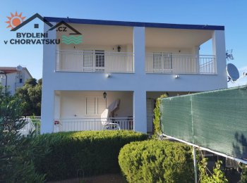 Dům s třemi apartmány v obci Ražanj