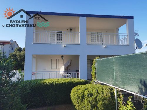 Dům s třemi apartmány v obci Ražanj