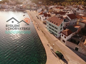 Tři apartmány v první řadě od moře